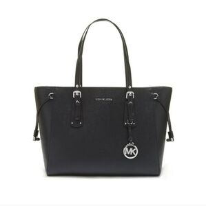 EUC Michael Kors Medium/Large Black Tote With Silver Hardware 🦋